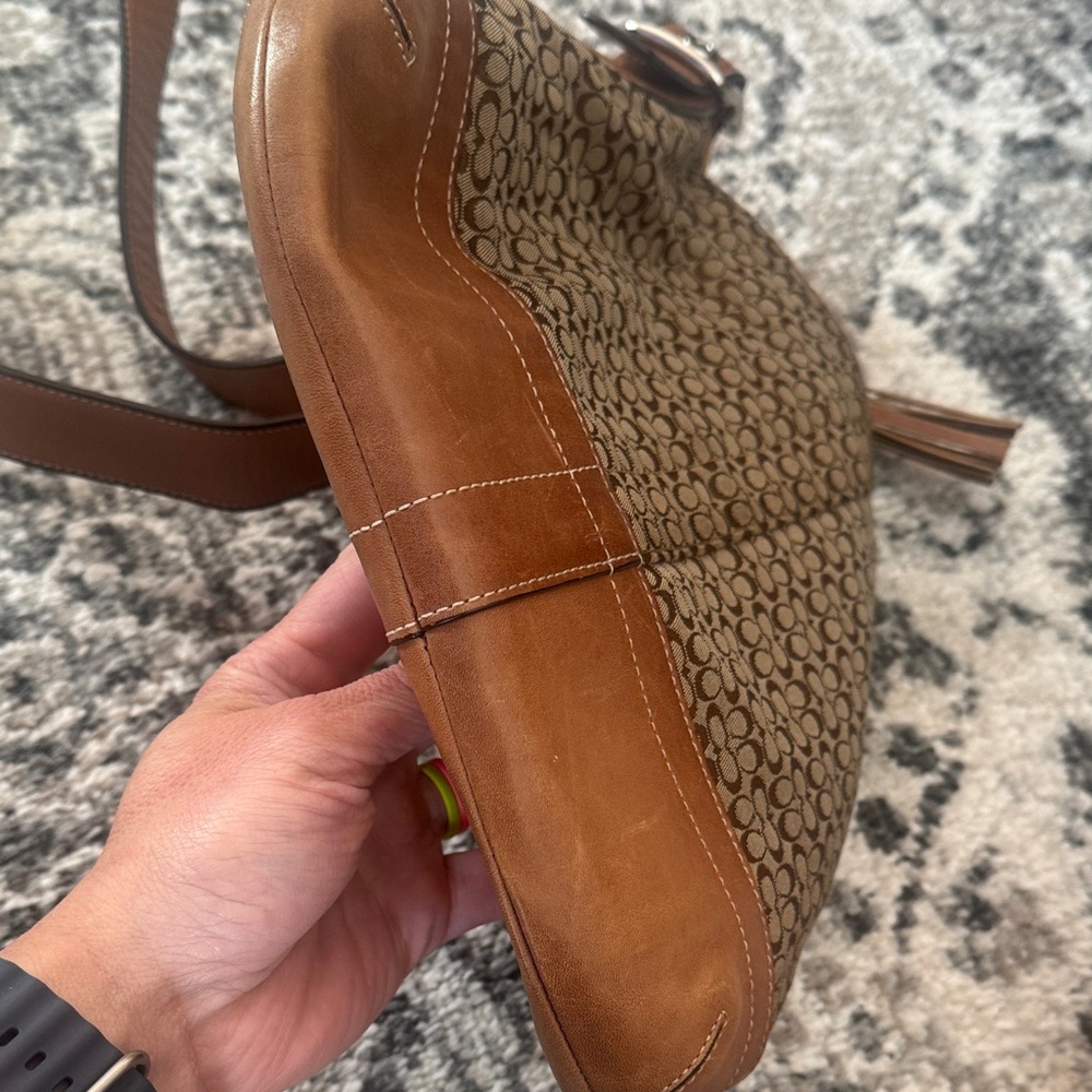 Vintage Coach Tan and Brown Signature Shoulder Bag - Picture 7 of 8